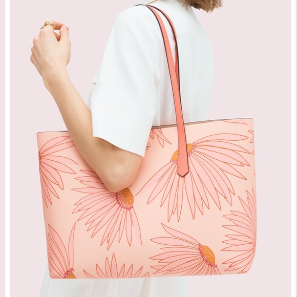 ❤️SOLD OUT❌Kate Spade Molly Flower Falling Tote❤️ - Picture 14 of 16